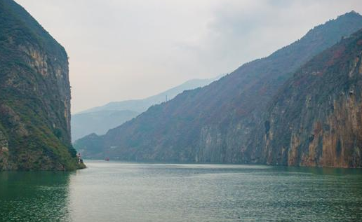 三峡游船风景图